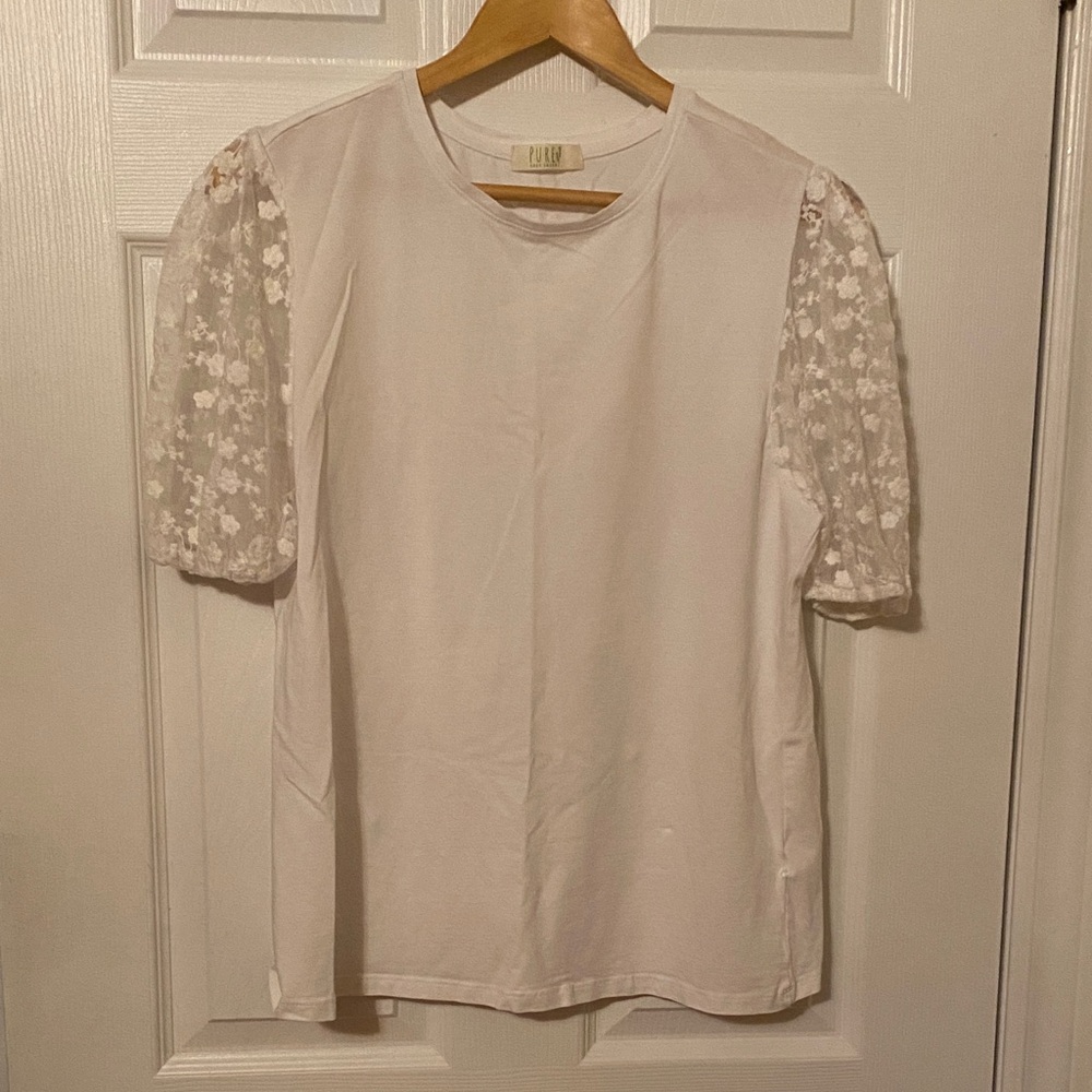 Suzy Shier White Floral Lace Sleeve Blouse